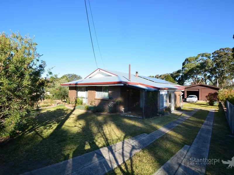 STANTHORPE – EXCEPTIONALLY LARGE HOME WITH 3 LIVING AREAS – VERY QUIET LOCATION