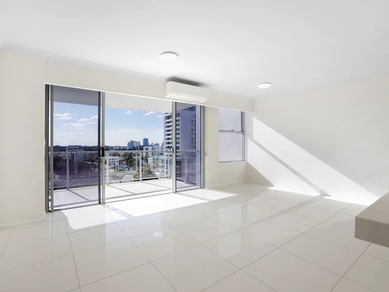 SPACIOUS TWO BEDROOM APARTMENT IN THE HEART OF SOUTHPORT!
