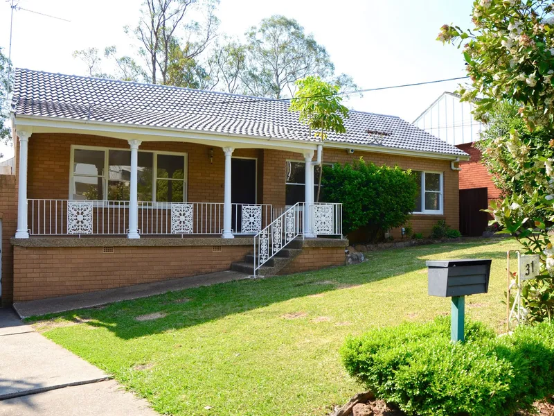 VERY WELL PRESENTED 4 BEDROOM + STUDY HOME IN VERY HANDY LOCATION