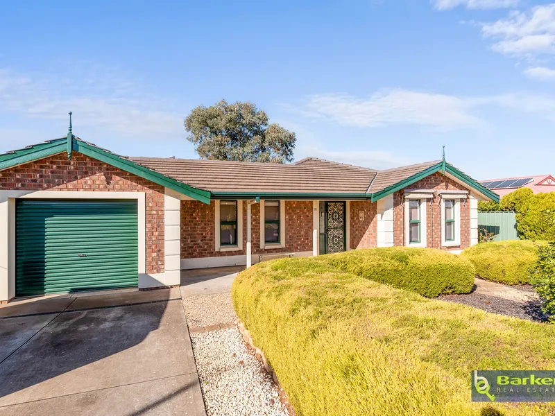 Picturesque Home on the Parade!