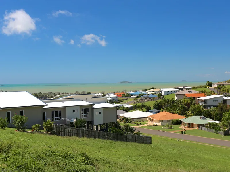 Ocean & Mountain Views!