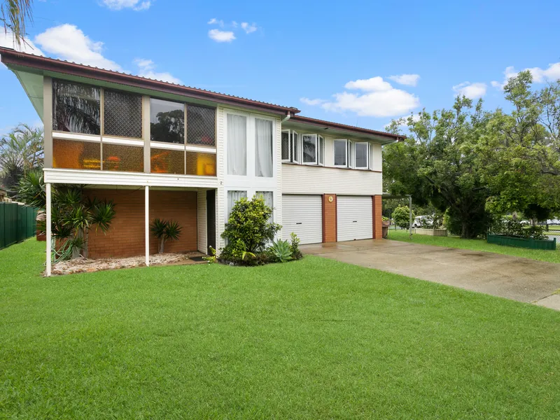 FABULOUS LARGE CORNER BLOCK OVERLOOKS PARK!
