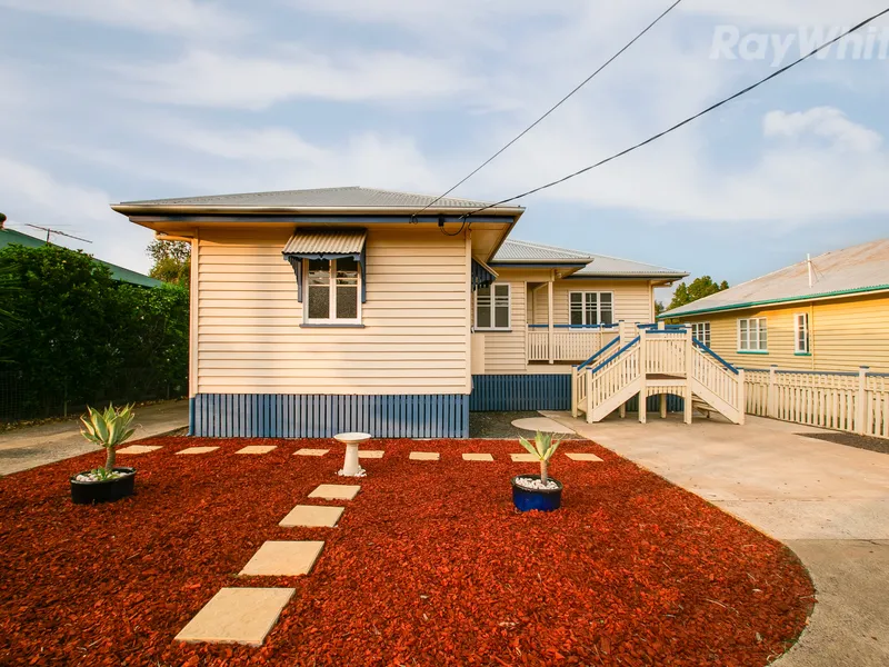 Three Bedroom Family Home in Great Suburb WITH SOLAR POWER!!