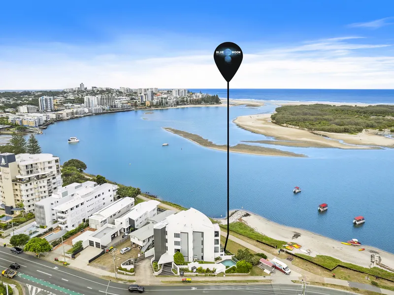 ABSOLUTE WATERFRONT LIVING AT IT’S BEST!