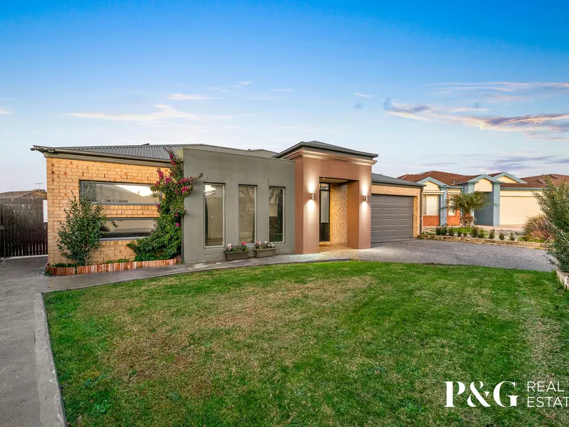 Elegant Family Indoor/Outdoor Living On a 731sqm (approx). In The Heart of Baringa Park Estate!