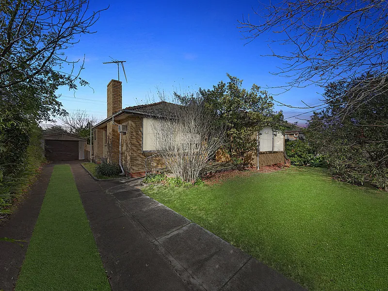 Established Home on Versatile 725 Sqm. Approx. Allotment