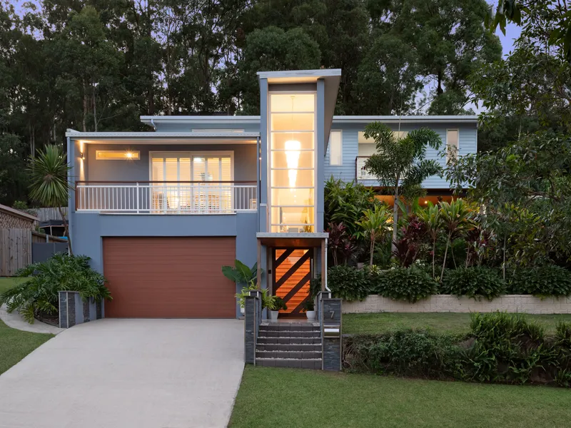 Stunning Architecturally Designed Contemporary Living