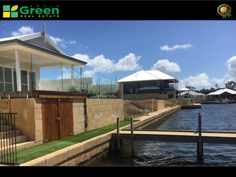 Enjoy the Relaxing Canal Lifestyle