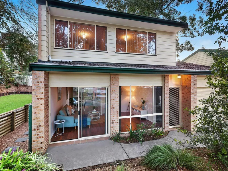 Live in style in this centrally located townhouse!