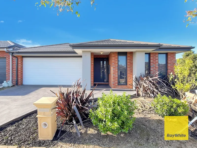 Spacious Beautiful Home Available Now!!