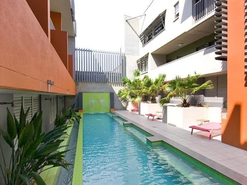 Large Two Bedroom Apartment in Heart of the Valley