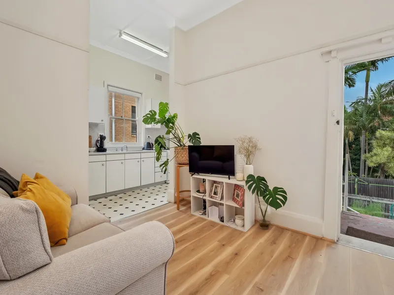 Boutique Beachside Art-Deco Abode