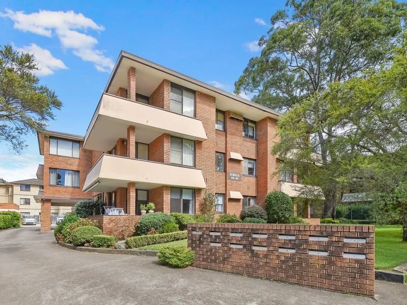Well-Maintain 2 bedder Unit in the heart of Hornsby