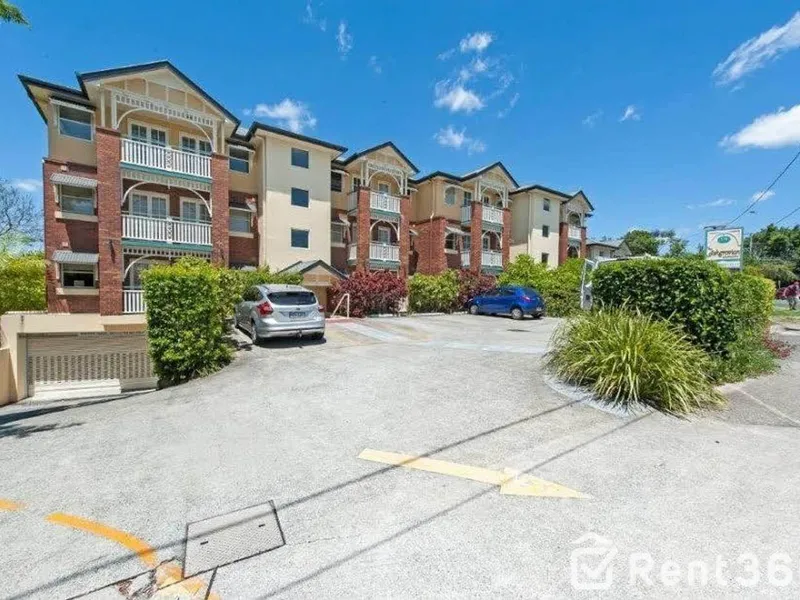 STUNNING 2 BR UNIT
