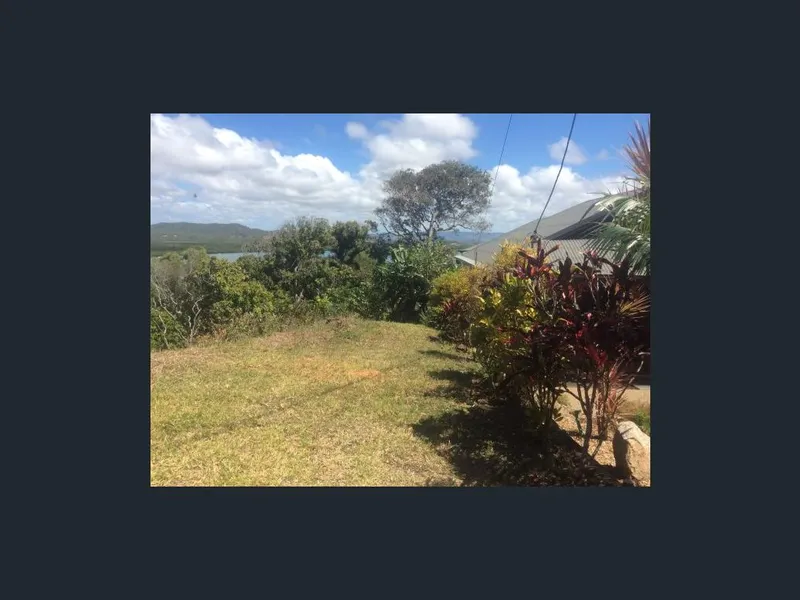 Land with possibilities and views!