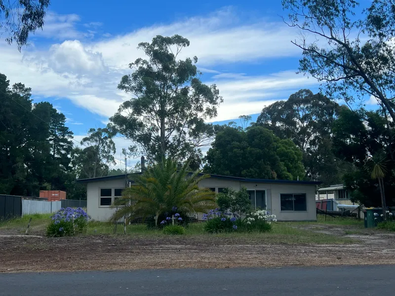 4 Bedroom home on almost half an acre