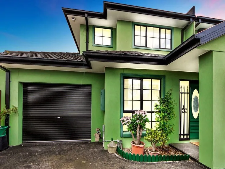 A RELAXED, ENVIABLE LIFESTYLE!