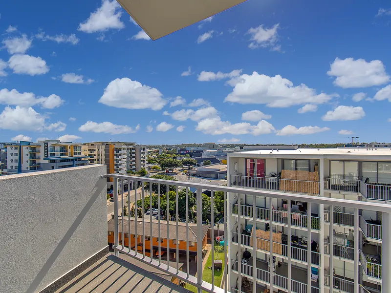 GREAT VIEWS- PENTHOUSE POSITION- GREAT VALUE