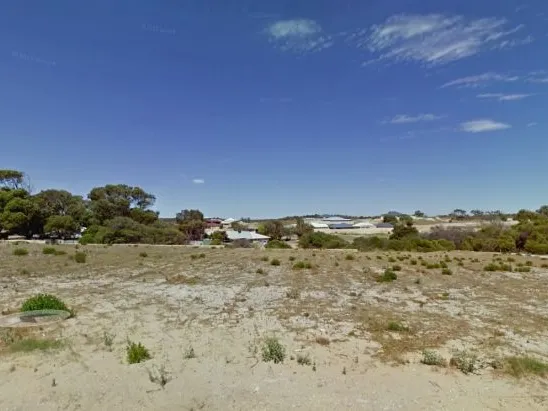 walking distance to the beach (800m2)