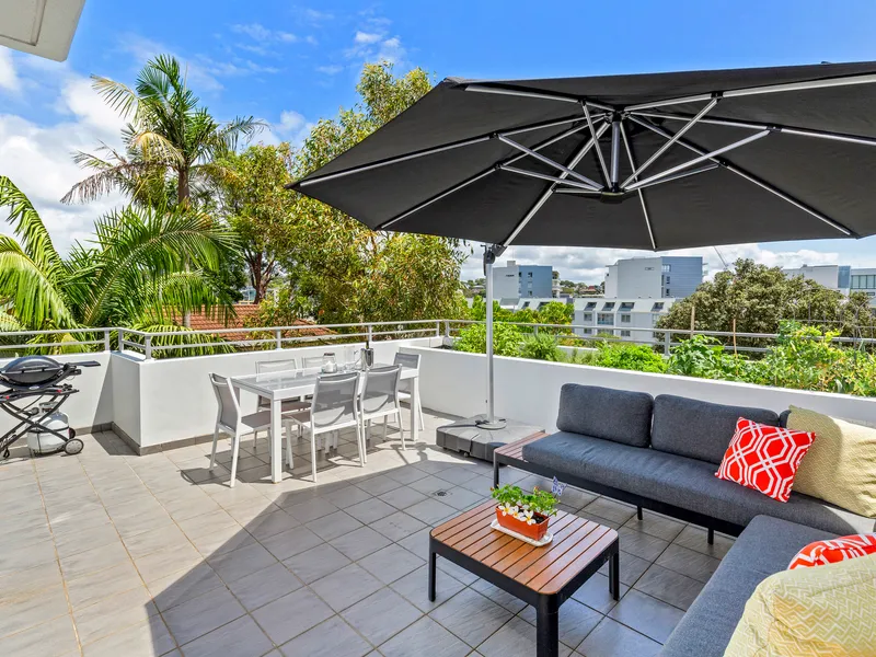 Discover Luxury and Convenience in a Spacious Two-Level Executive Residence