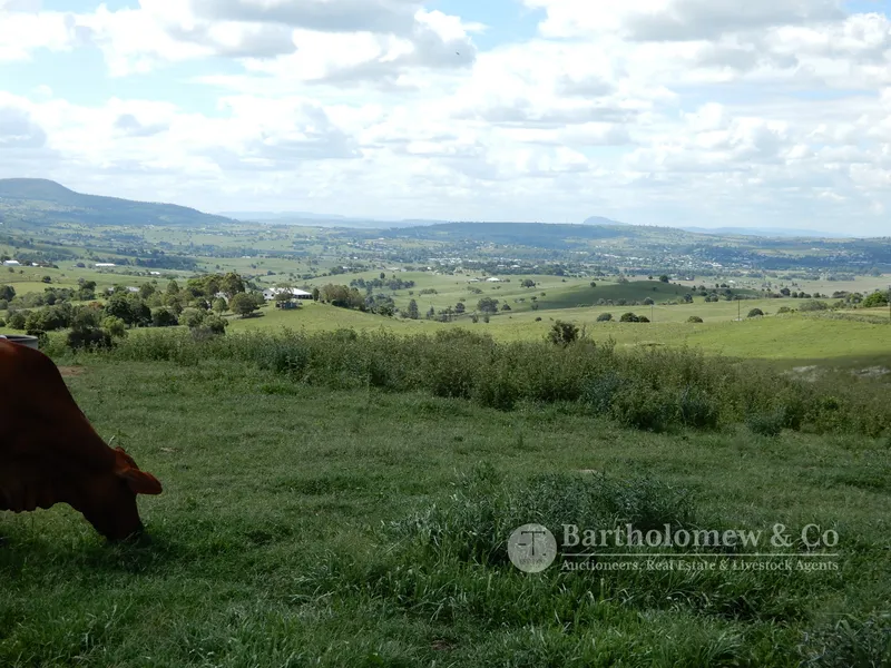 This could be your piece of Scenic Rim splendor.