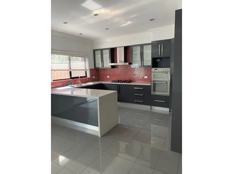 BEAUTIFUL FAMILY HOME 