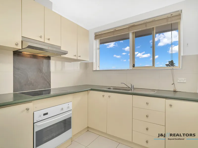 FRESH, CLEAN & WALKING DISTANCE TO STATION