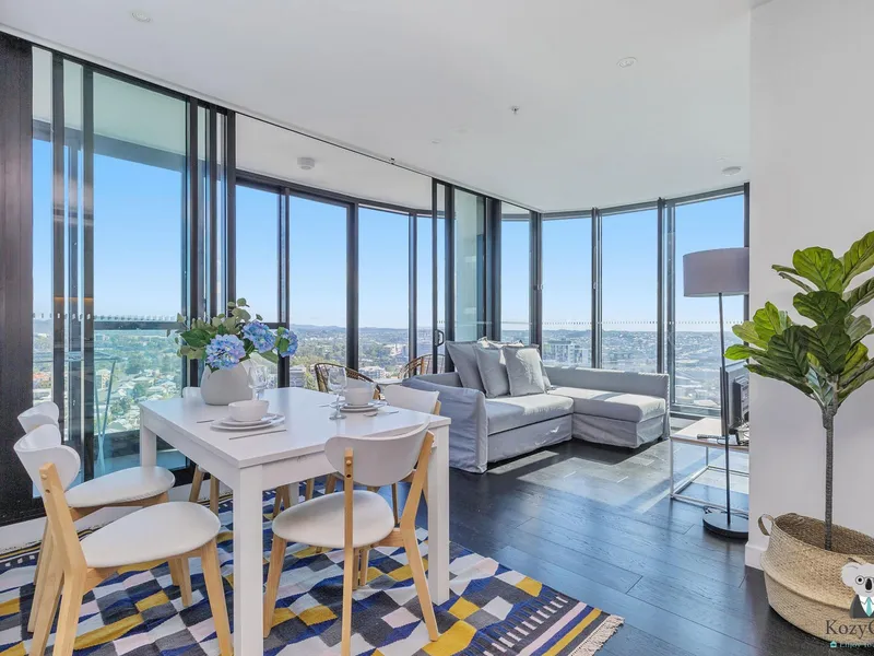 Fully Furnished Fortitude Valley HIGH LEVEL | 2 BED APT + FREE Parking