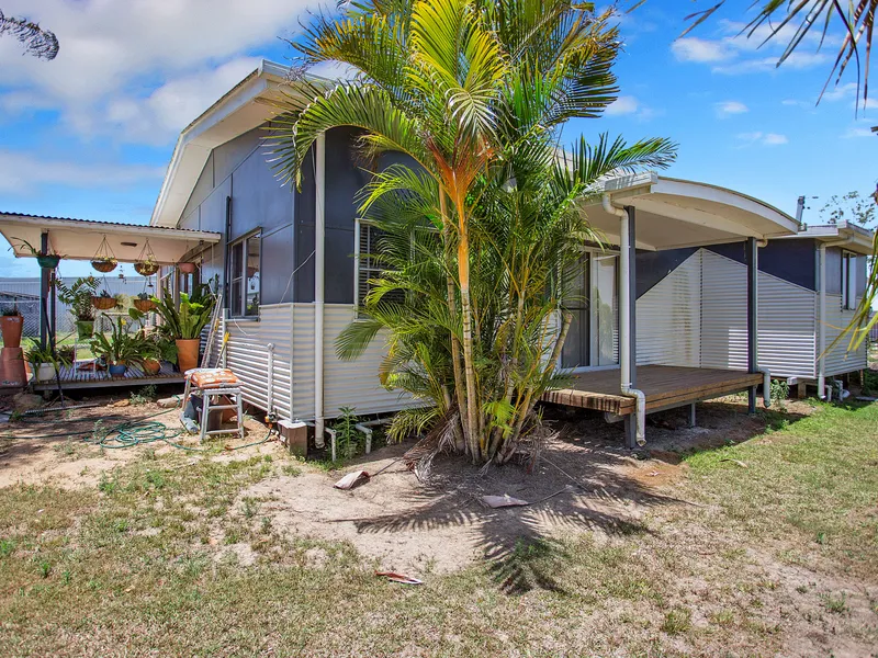 SMALL ACREAGE CLOSE TO TOWN