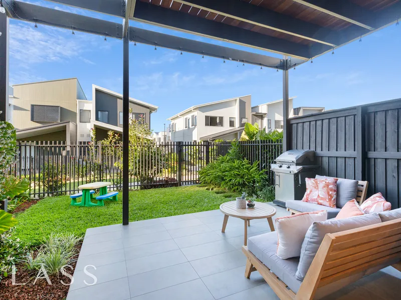 SENSATIONAL MODERN VERSATILE TOWN HOME, AMAZING POOL AND FACILITIES!