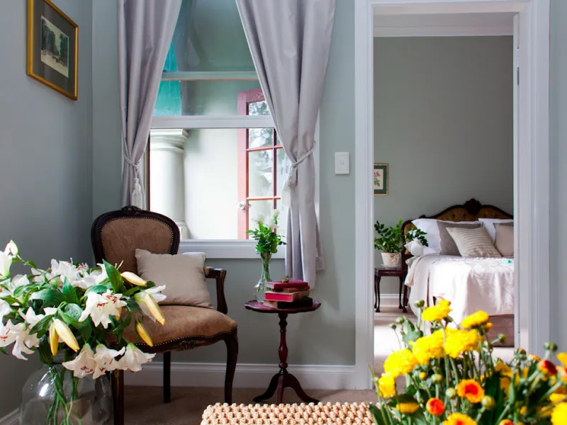 1 Bedroom Art Deco Apartment in Redfern