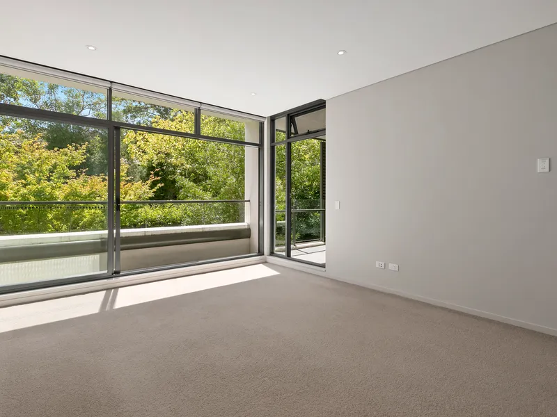 Northerly Light And Superb Privacy In A Prestigious Complex