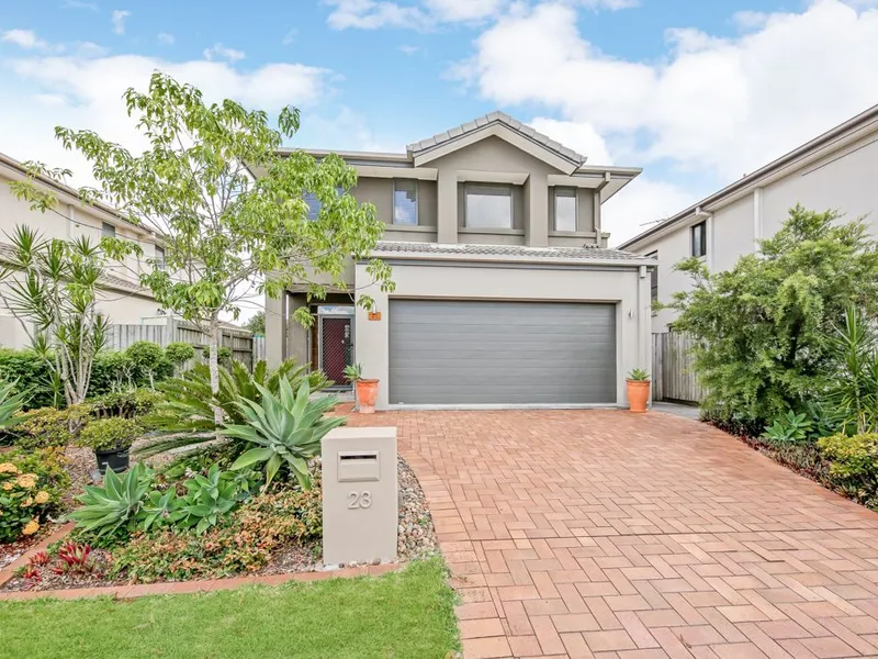 4 BEDS BEAUTIFUL HOME - Walking Distance to Calamvale & Sunnybank Hills Shopping Centres