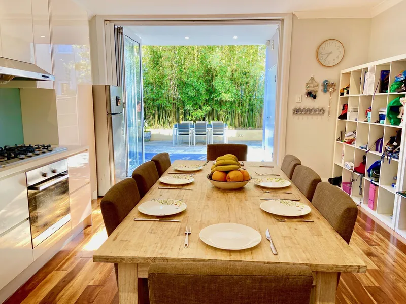 Modern Fully Furnished Beachside Home for 3 month rental