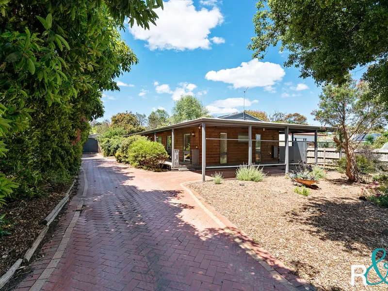 Pristine Spaces in Sundrenched Gardens
