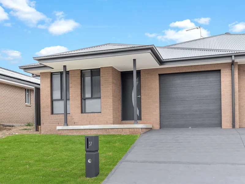 RESIPRO REAL ESTATE - INSPECT 4.40PM MONDAY 21ST NOVEMBER