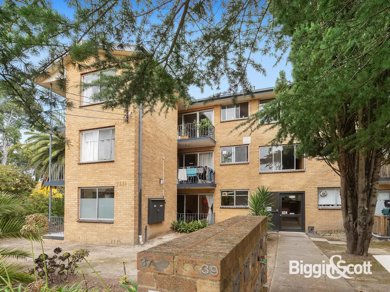 Two Bedroom Apartment in Popular Box Hill