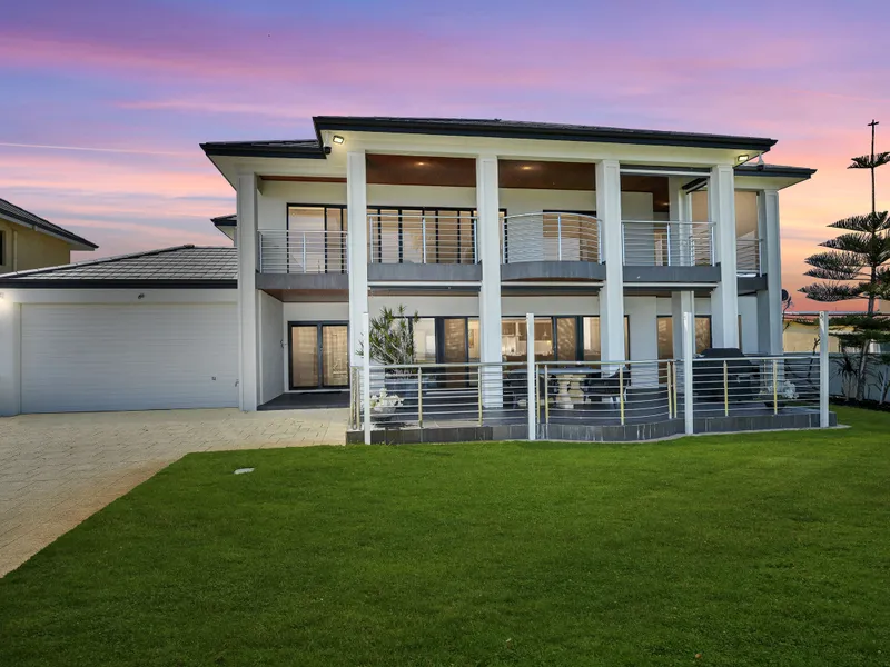 Absolute Beachfront Locale