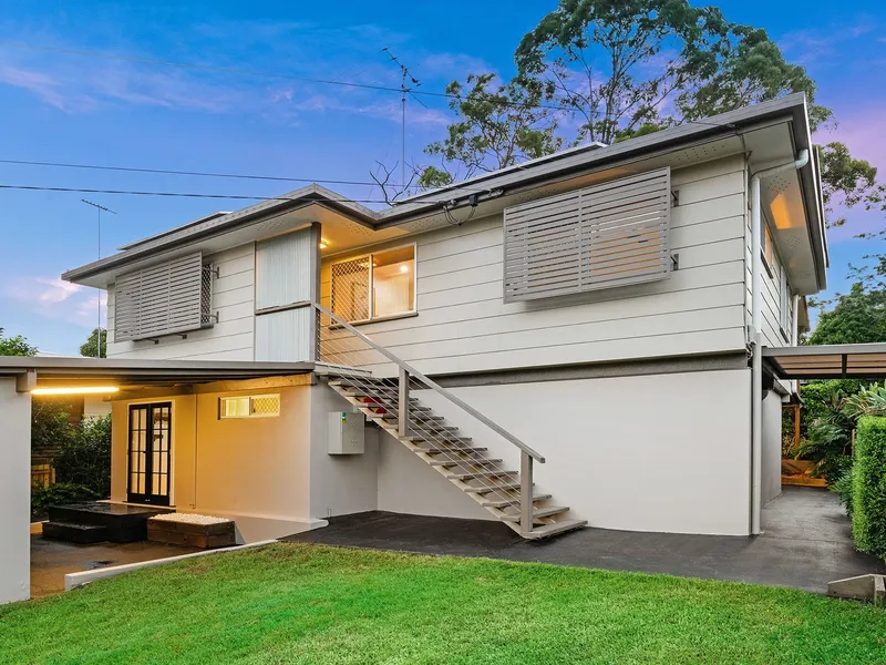 Stunning contemporary family home with dual living potential!