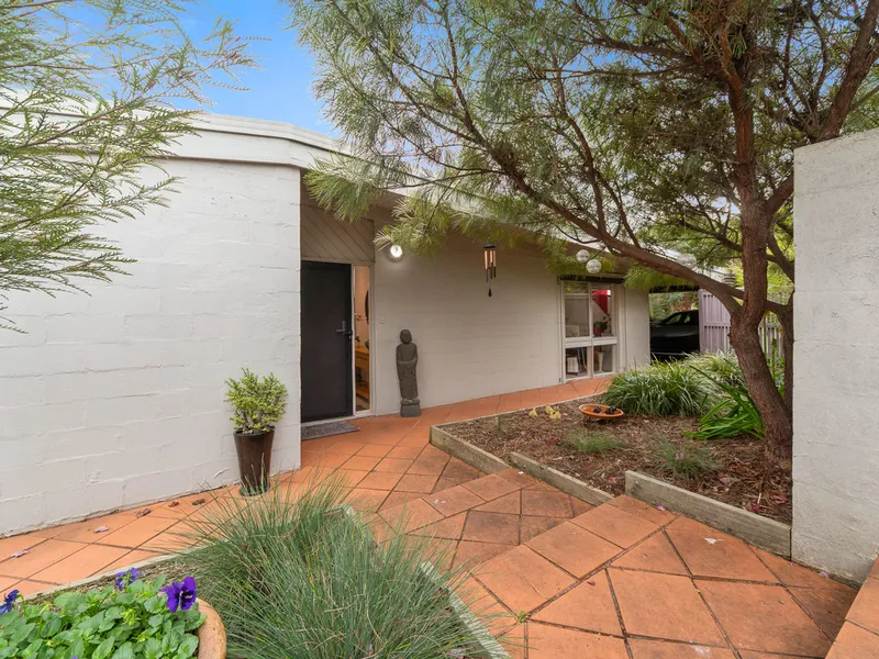 Hidden Modernist Abode