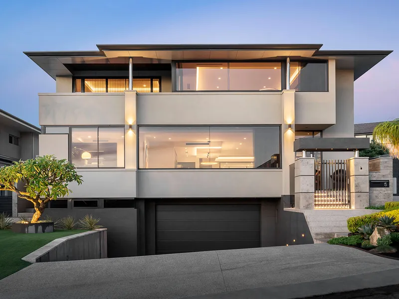 IMPECCABLE COASTAL LUXE