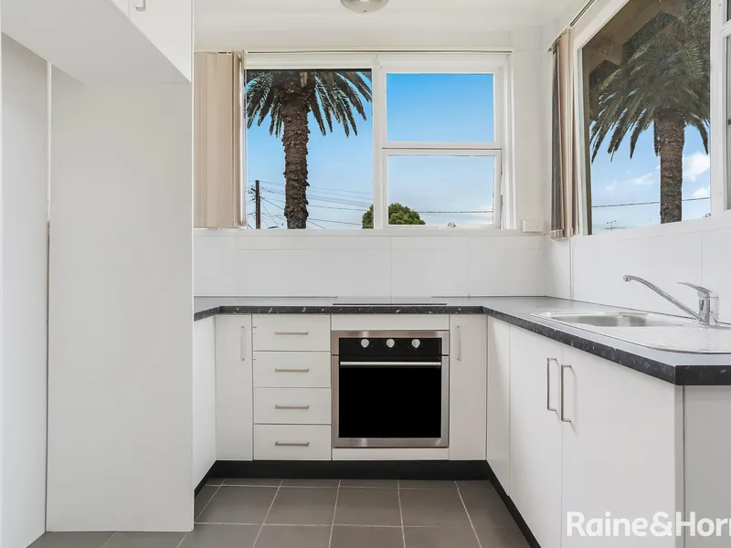 SPACIOUS 2 BEDROOM FLAT