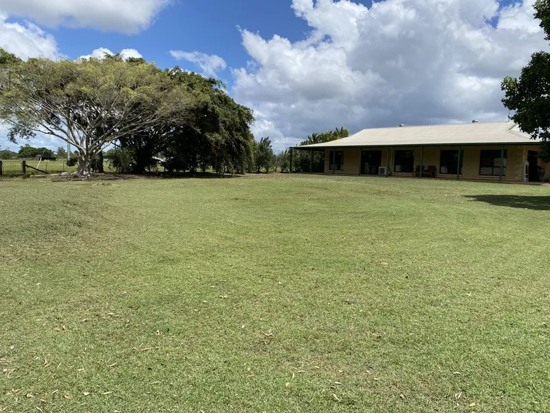 Modern rural home, quite setting and a short drive to town.