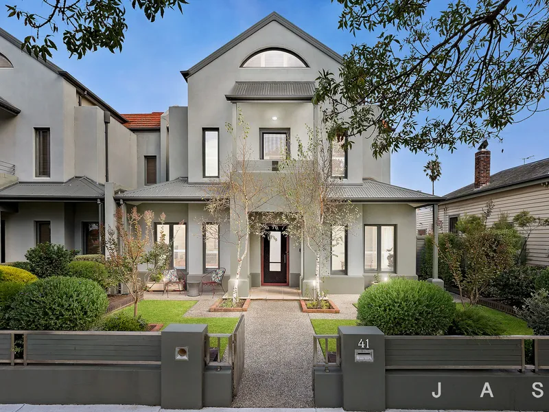 Prestige And Lifestyle In Beautiful Williamstown