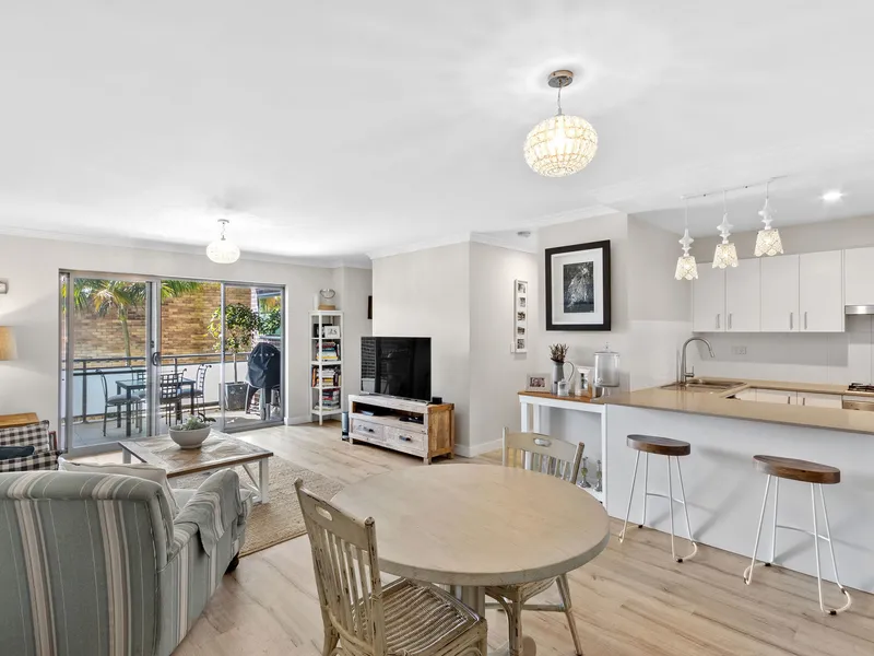 Immaculate Contemporary Apartment Near The Beach