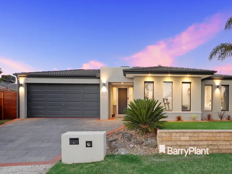 An entertainer's paradise in Koolamara Waters.