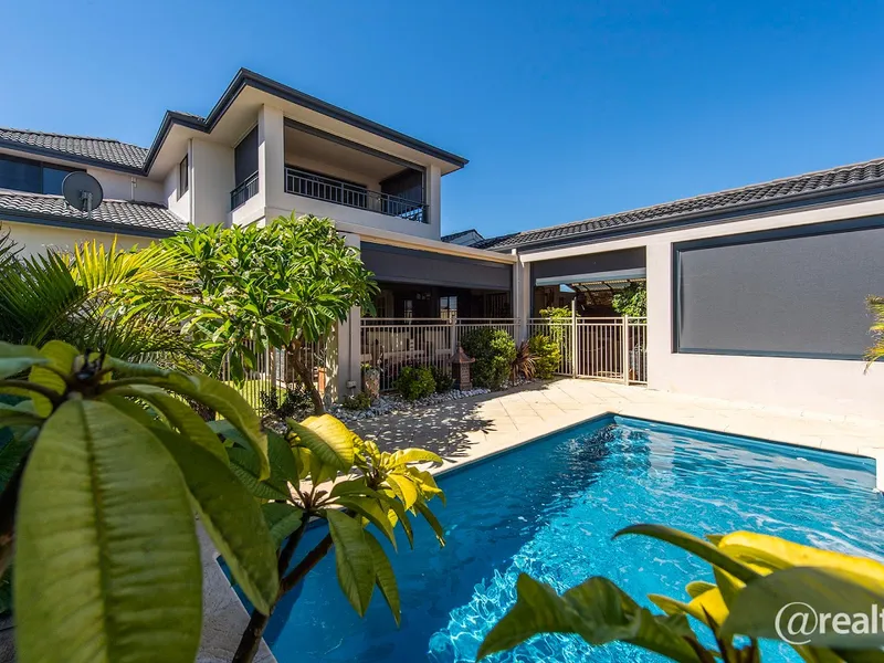 LUXURY COASTAL LIVING WITH OCEAN VIEWS