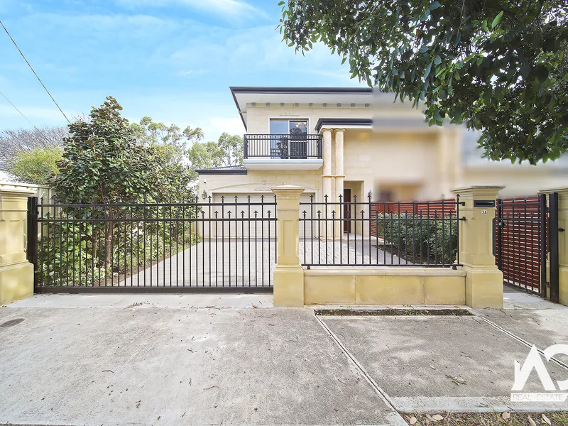 Torrens Title, Stunning & Executive Family Home
