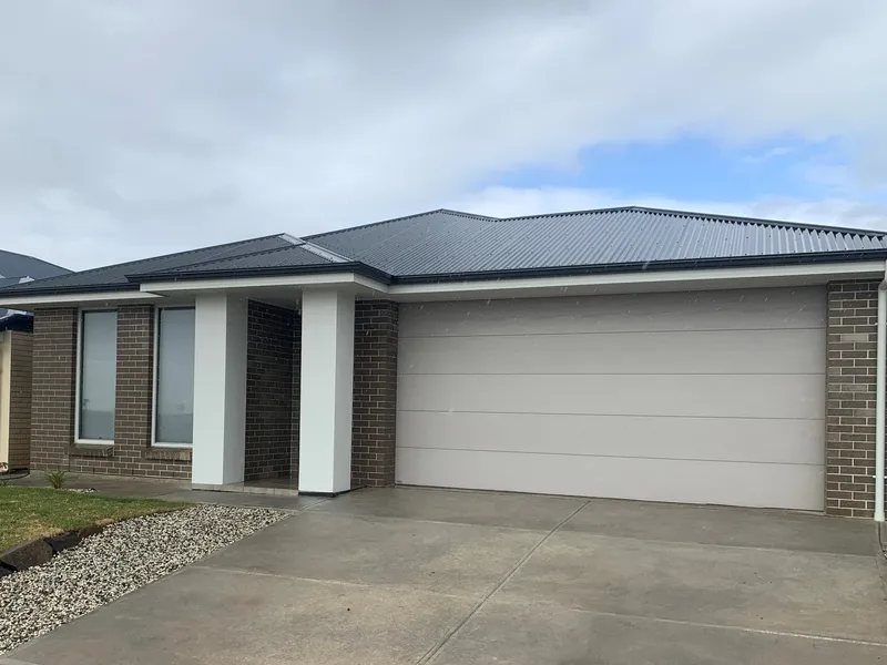 Sea views, sunsets & solar - Live the dream!