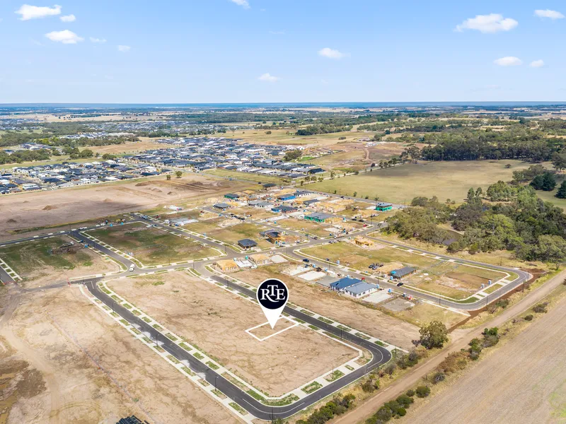 Newly Titled Land Close to The Action